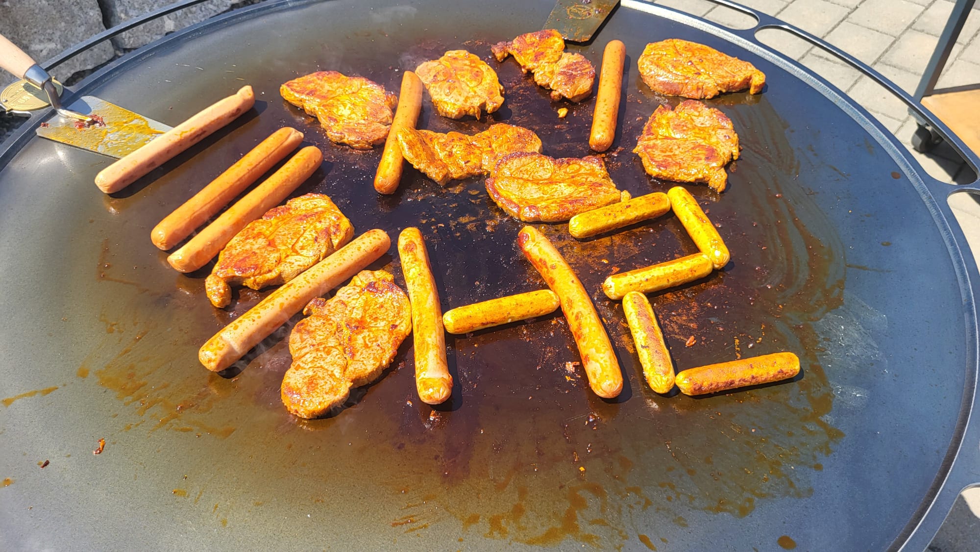 HyCook 90 Plancha Grill im Garten
